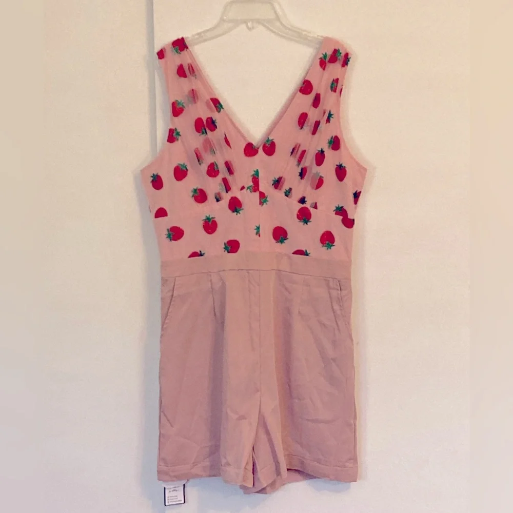Strawberry Pinup romper Retro Stage! Pink! Viva Las Vegas. NWT. With pockets!! - Picture 2 of 11